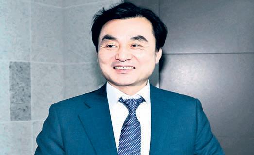 Prez Lee picks SK's first civilian defence chief in 64 years