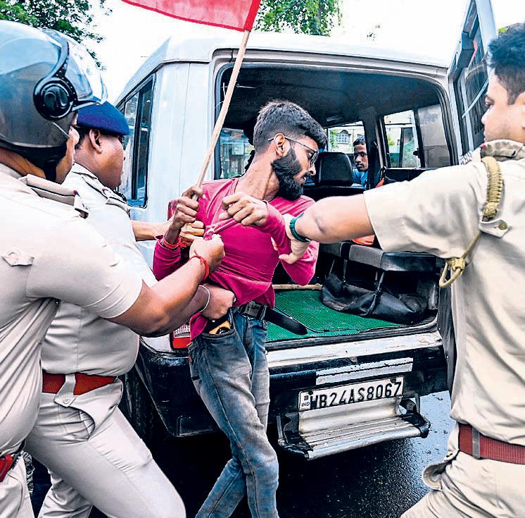 Sporadic violence, Mahagathbandhan mark general strike in eastern India