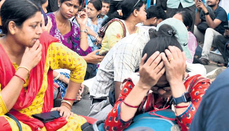 Bengal para teachers to post financial demands on CM's social media wall