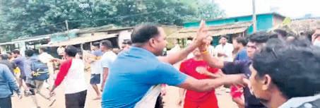 Mistaken for kidnappers, police thrashed by mob