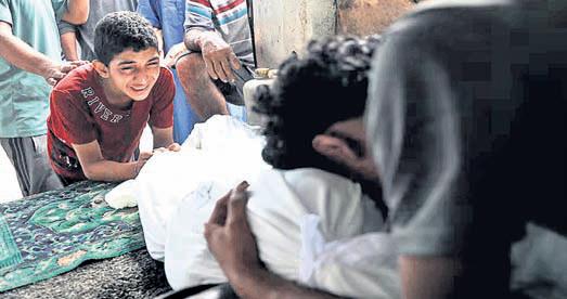 32 killed by Israeli fire while seeking aid in Gaza