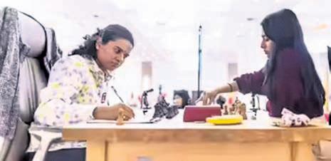 Humpy draws with Divya