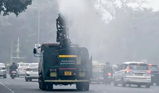 Delhi turns to mist spray to tackle dust