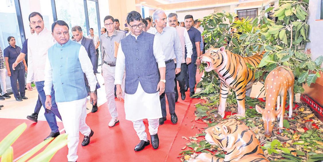 Be sensitive while dealing with tribals: CM to Forest officers