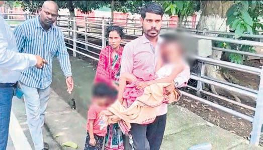 Cops rescue couple with seven-yr-old daughter