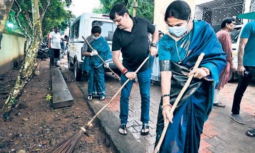 BMC's mass cleanliness drive in Khandagiri Bari