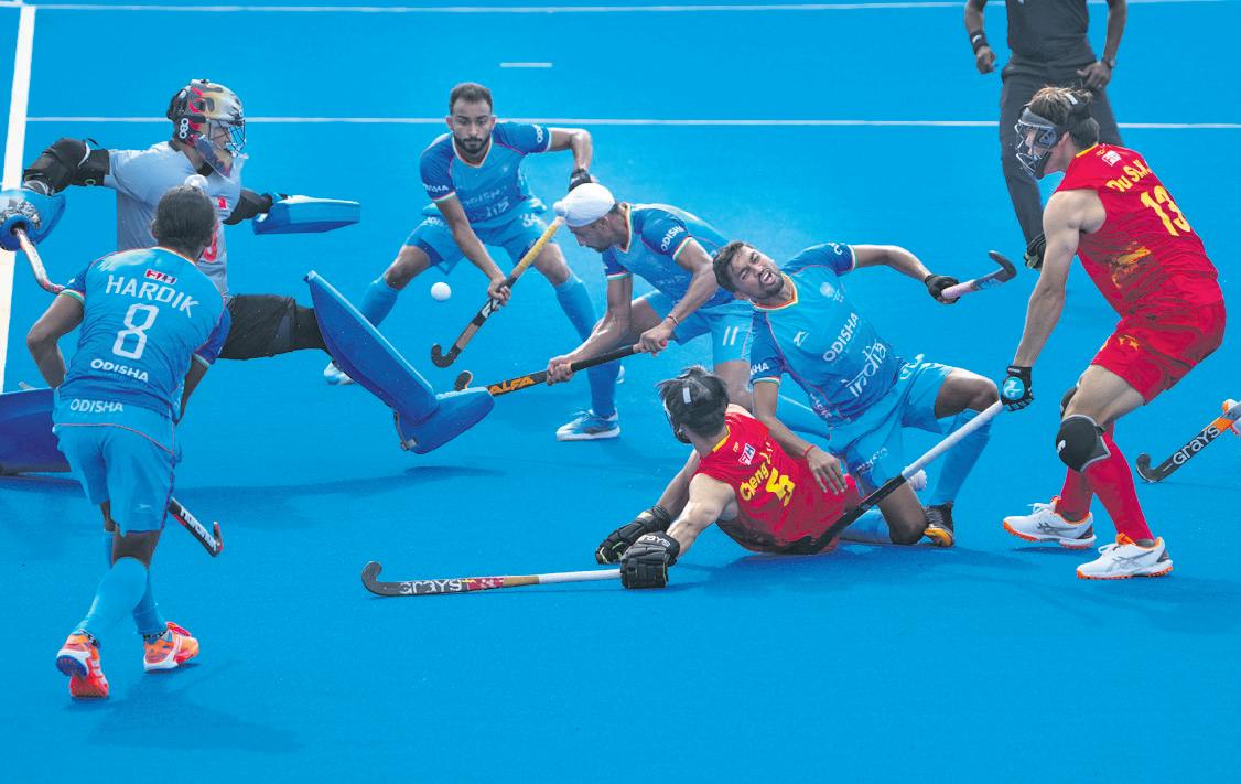 India scrape past lowly China