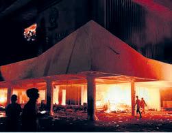 Indonesia: Protesters set ablaze regional parliament buildings