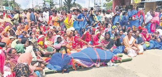 Protest erupts as pregnant ASHA dies due to ‘medical negligence’
