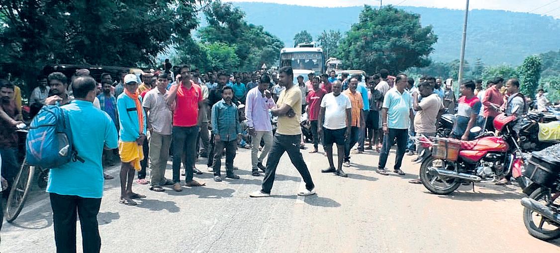 Farmers take to streets over fertilizer shortage