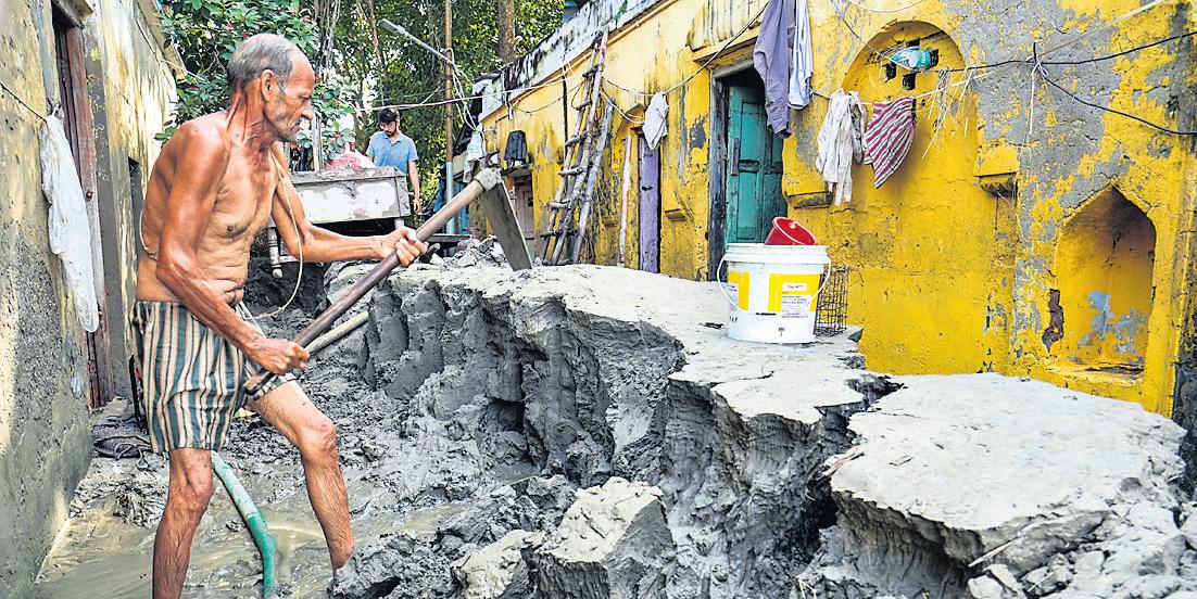 Flood-affected families stuck between relief camps, ruined homes
