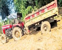 Sand mafia snatches away seized tractor from mining officials