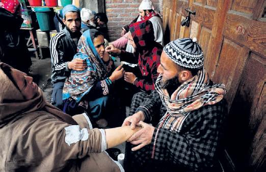 Traditional bonesetting popular in Kashmir, but doctors advise caution
