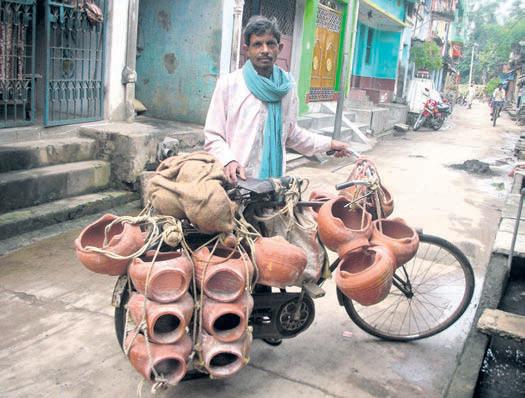 Khandapada potters struggle against plastic, poverty