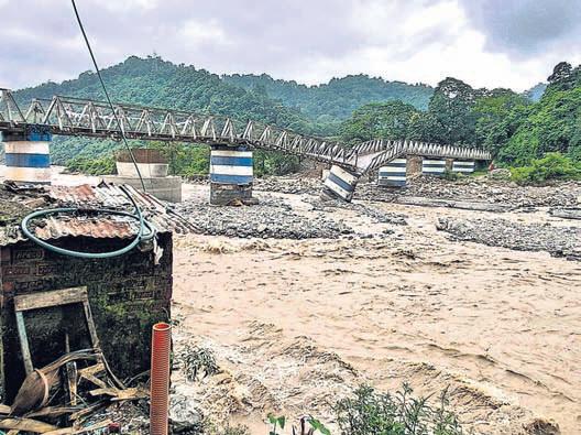Showers drench north India, fresh snowfall in J&K