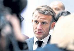 Macron pressed to end political ' mess’