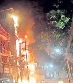Major fire guts supermarket, goods worth crores