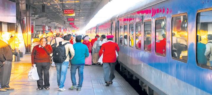 Chhath songs create festive atmosphere at rly stations