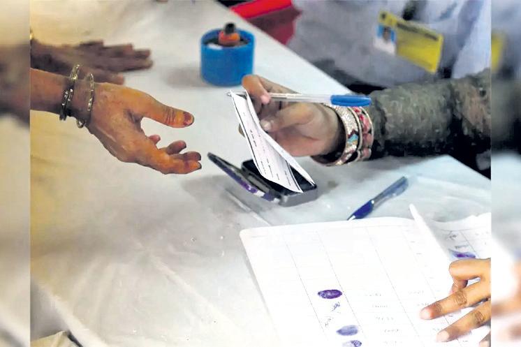 'Vote for Cong for peace, prosperity in Punjab'