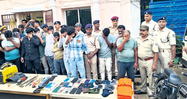 Cops foil insurance fraud & self-burglary bid, arrest 13