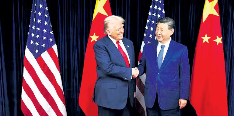 Xi holds court at APEC summit