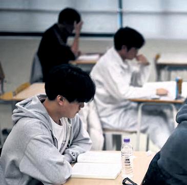 S Korea bans flights as 5L take crucial university admission test