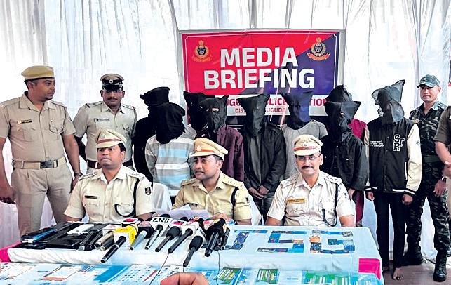 Cyber fraud gang busted; 10 held