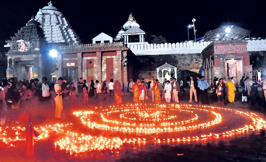 Srimandir illuminated for Dev Dipavali fest