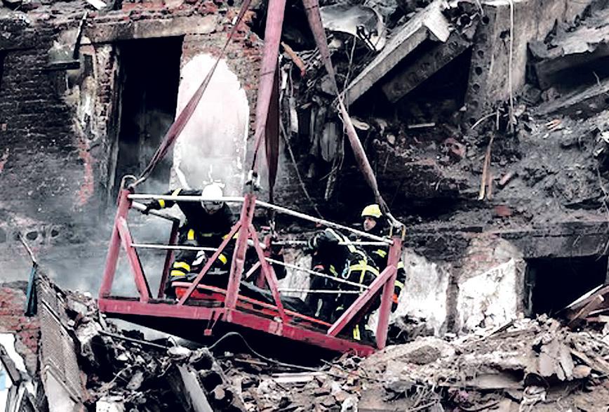 US warns intel, arms cut for Ukraine