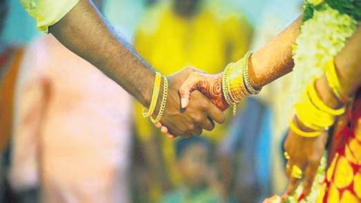 Wedding in hosp hours after bride hurt in mishap