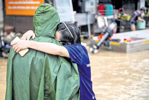 Thailand shifts gear in flood evacuation