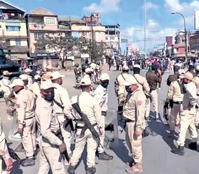 Displaced Manipuris clash with forces