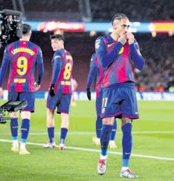 Barcelona make Atletico comeback to stay on top