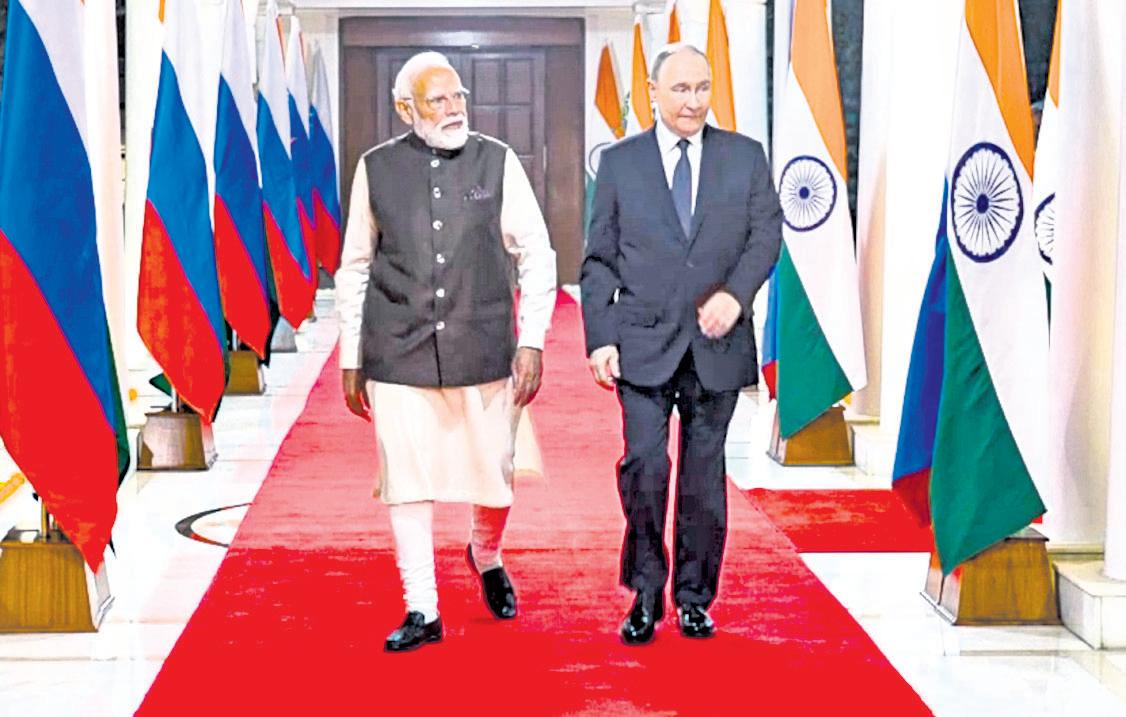 Putin gets red carpet welcome