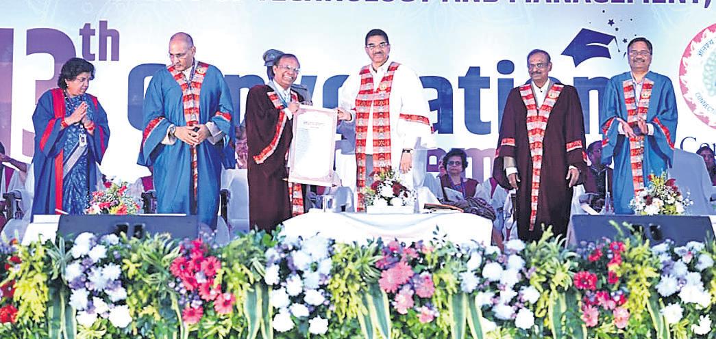 Embrace innovation, be job creators: Guv