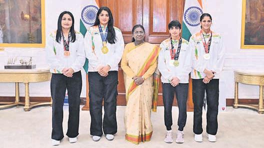 Prez felicitates female boxers