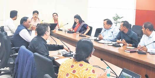 H&UD Min reviews key urban projects