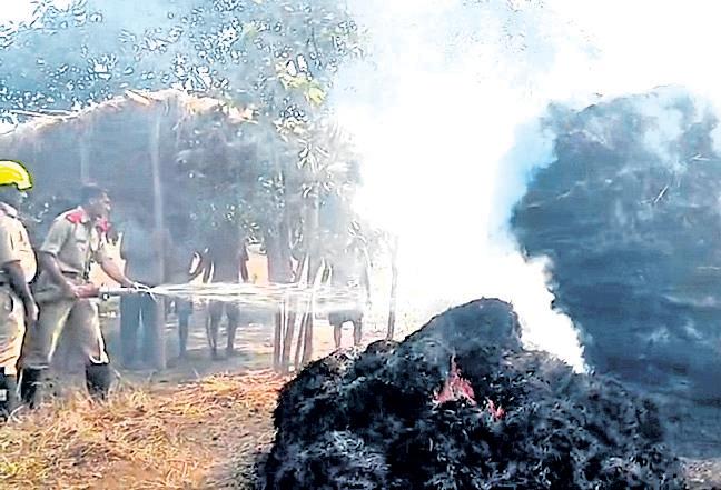 Deogaon: 600 sacks of paddy gutted