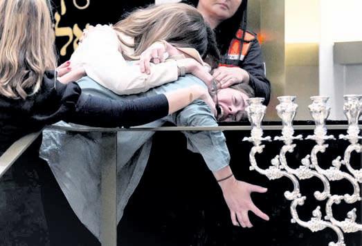 15 murder charges filed as Bondi mourns shooting victims