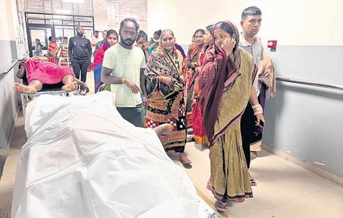 3 die of suspected food poisoning