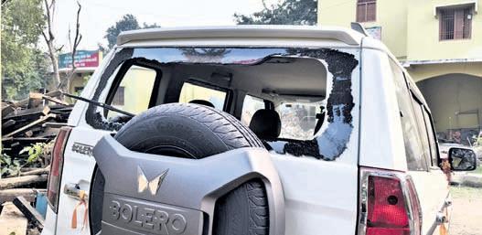 Timber mafia attacks forest staff, snatches seized vehicle, wood