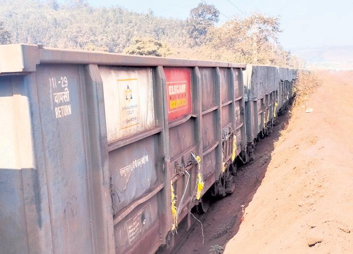 Unsafe mineral transport alleged at railway siding