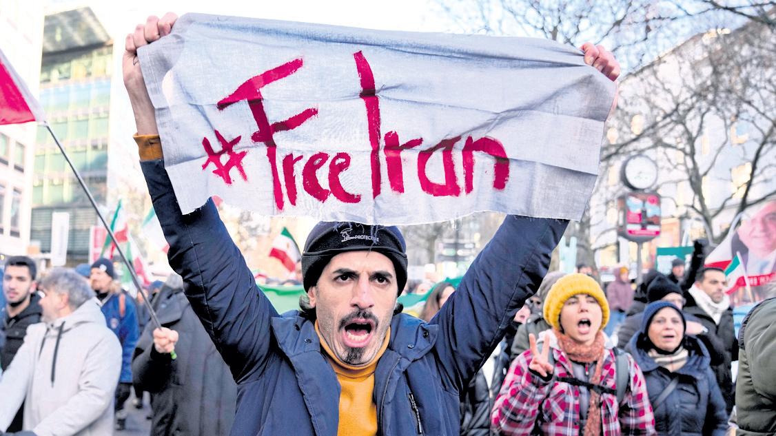Iran warns of retaliation if US strikes