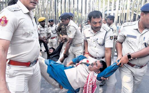 Farmers’ outfit stages protest over PUCC fines