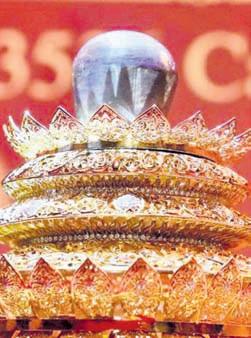 Lanka unveils ‘biggest’ rare purple star sapphire