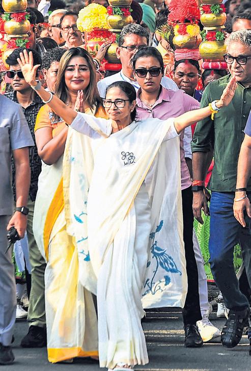 Mamata rebukes PM's fish production claims