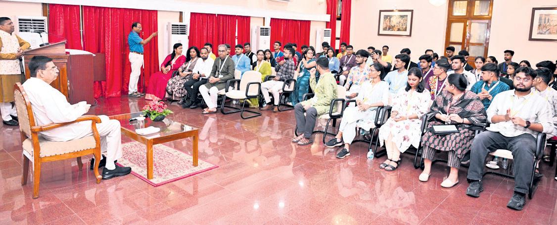 Youth's role vital in creating awareness among masses: Guv