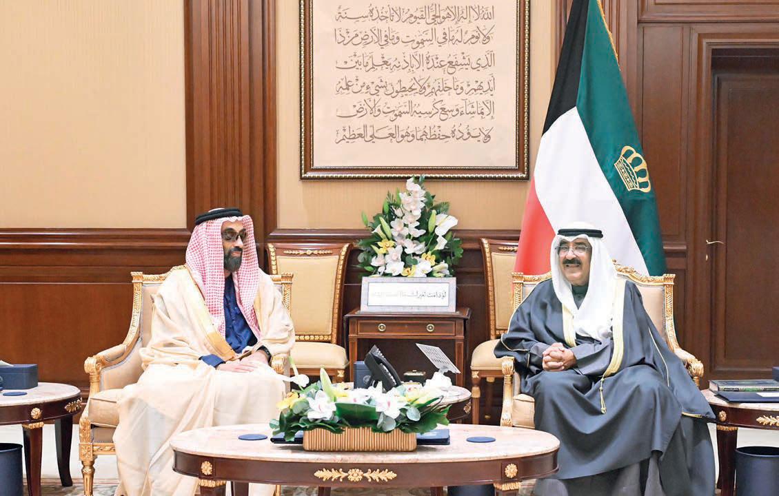 طحنون بن زايد: نقلت تحيات رئيس الدولة إلى أخيه أمير الكويت