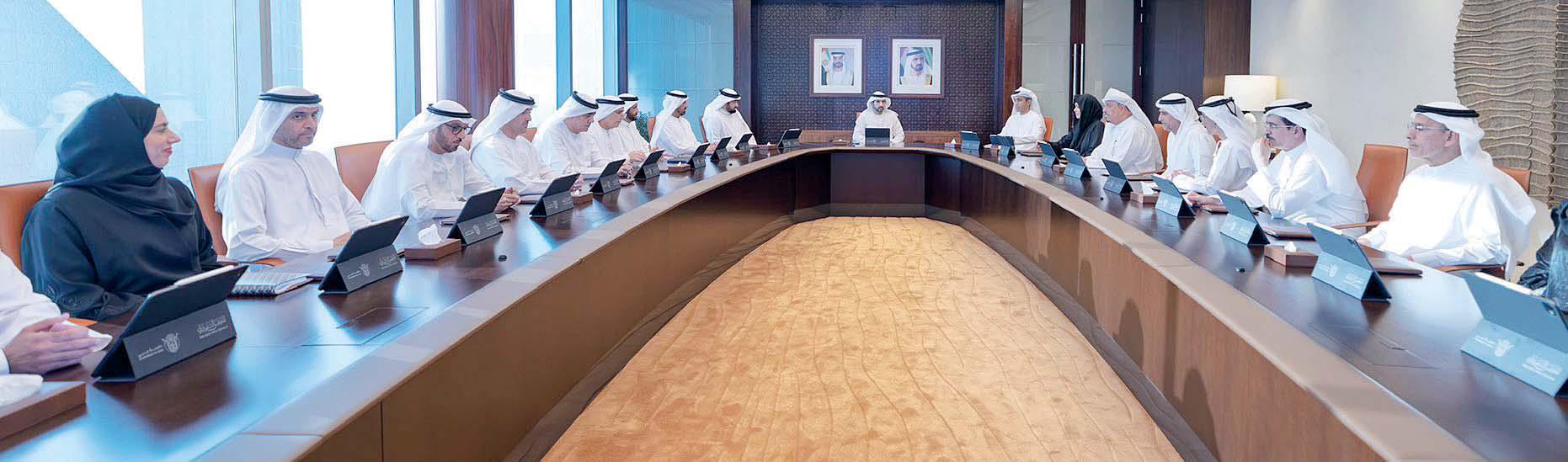 حمدان بن محمد: تمكين الفرد والأسرة والمجتمع أولوية