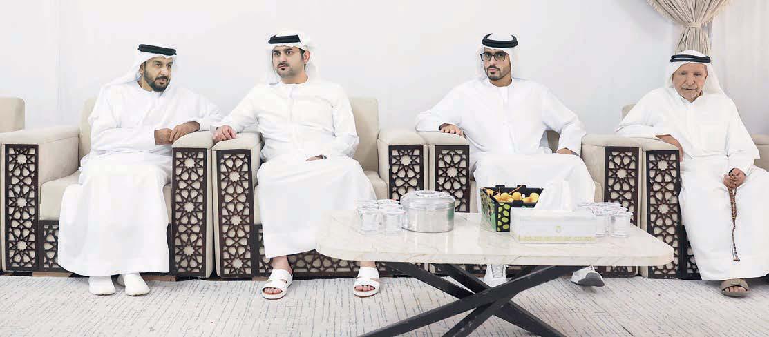 مكتوم بن محمد يقدّم واجب العزاء في وفاة عوشة بنت مكتوم